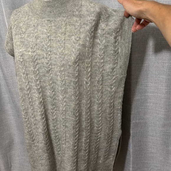 NWT New York & Co Sleeveless Sweater-Sz L-Cable Knit Detail-Grayish-Acrylic - Picture 5 of 15